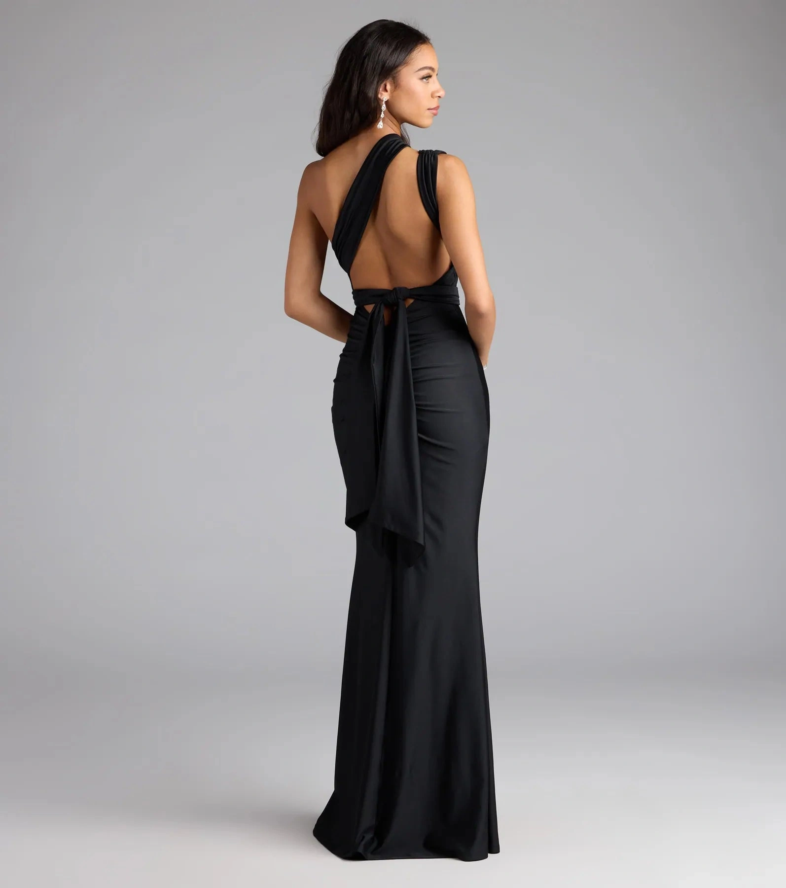 Lucena: Sirena Transformable, Elegancia Deslumbrante, Noche Inolvidable.